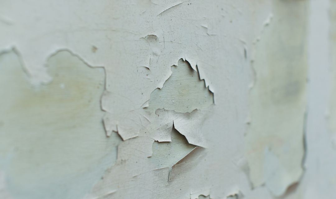 Abblätternde Farbe oder Anstrich